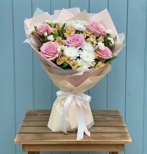 Букет цветов из:  Гвоздики, Орхидеи и Розы в Винодельненском