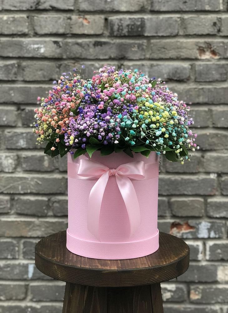 Цветочная композиция из Гипсофила и Розы в шляпной коробке в Винодельненском