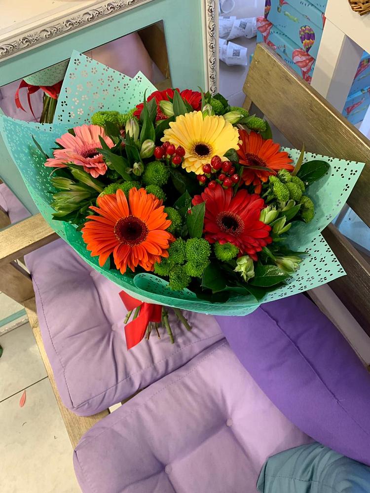 Букет цветов из: Герберы, Хризантемы и Альстромерии в Винодельненском