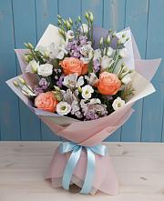 Букет цветов из:  Лизиантусы, Розы, Альстромерии и Гипсофила в Винодельненском
