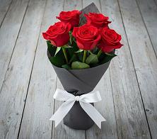 Букет 5 Красных роз Эдлесс Лав в Винодельненском