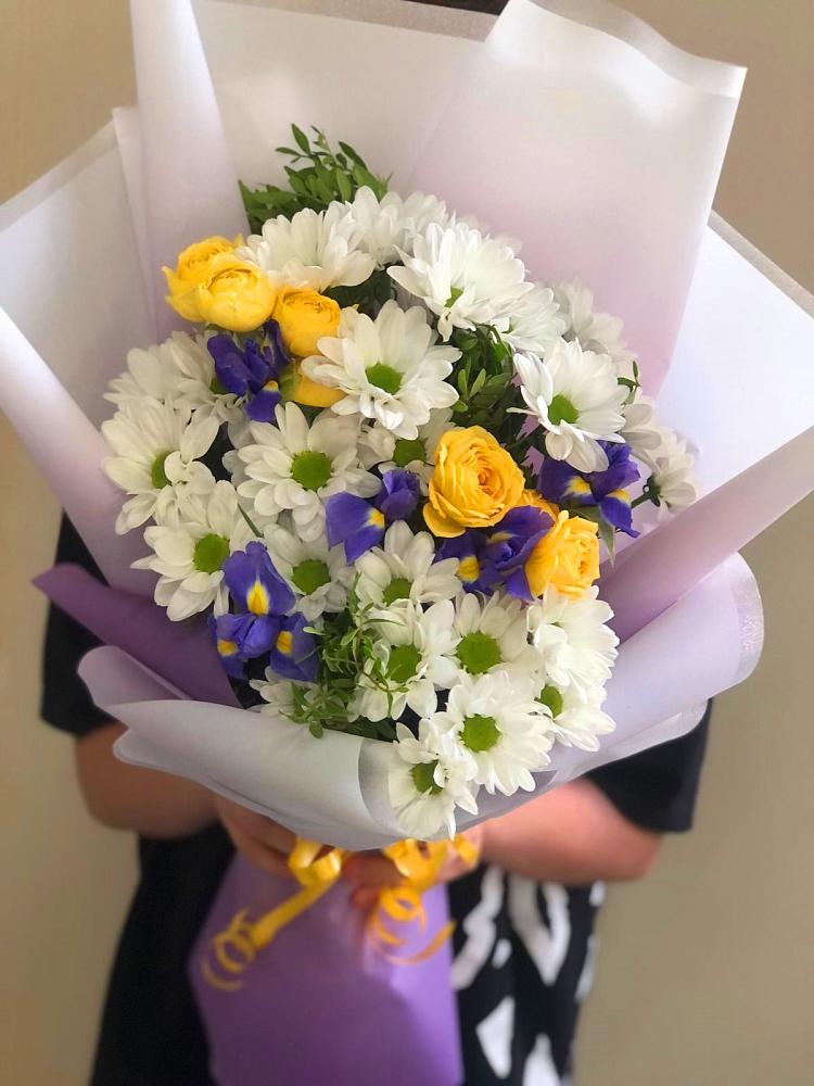 Букет цветов из: Ирисы, Хризантемы и Розы в Винодельненском