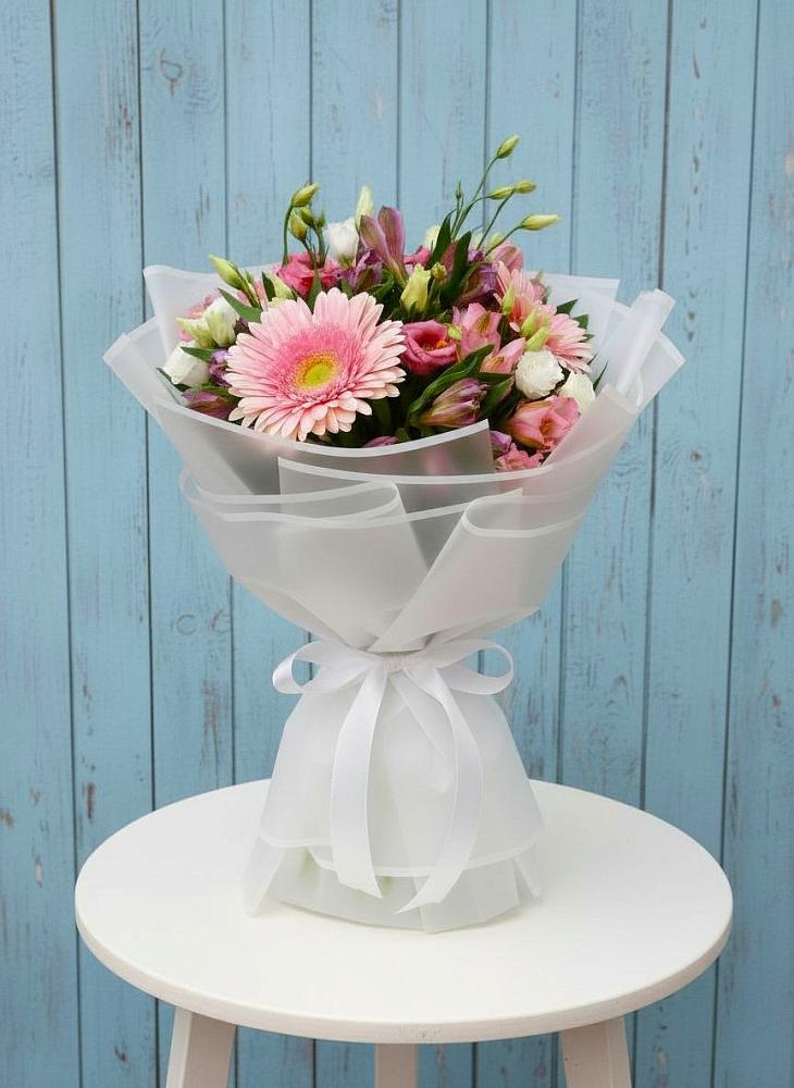 Букет цветов из: Герберы, Альстромерии и Лизиантусы в Винодельненском