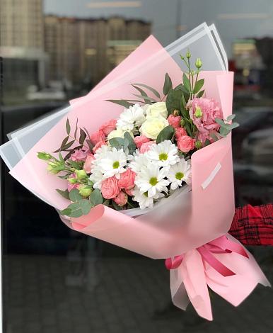Букет цветов из: Розы, Лизиантусы и Хризантемы в Винодельненском