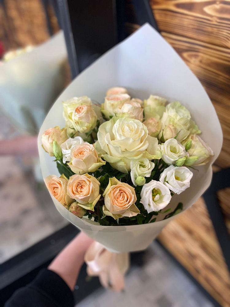 Букет цветов из: Розы и Лизиантусы в Винодельненском